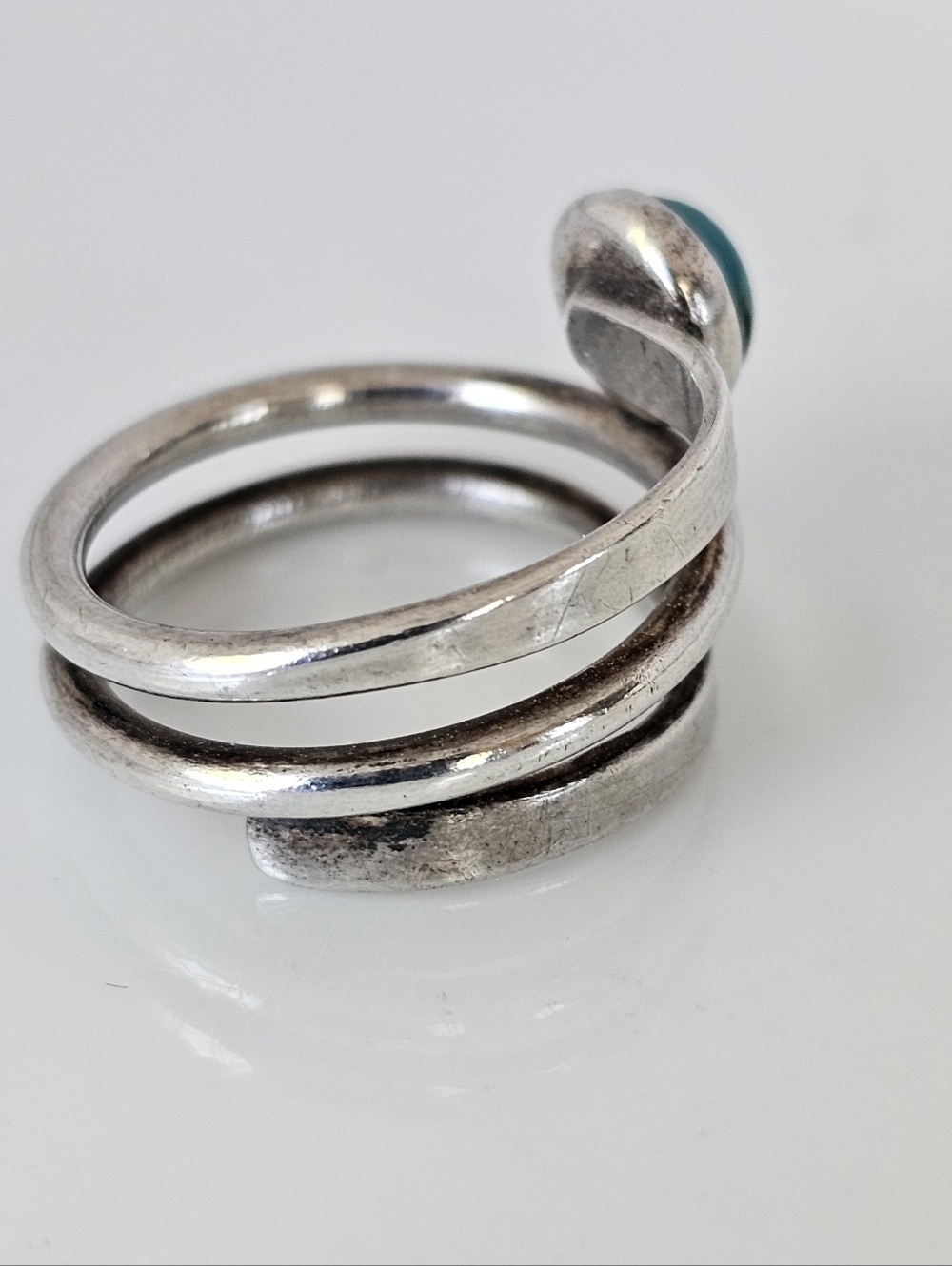 Vintage Artisan Crafted Turquoise Sterling Silver Spiral Ring Size 7-8 - Picture 5 of 7